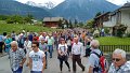 41 Und eine Menschentraube der Einladung des Bezirksmusikfestes folgten.